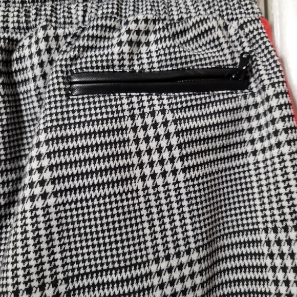 David Lerner Slim Track Jogger with Trim Small Houndstooth Red Stripe Evereve - Picture 10 of 12